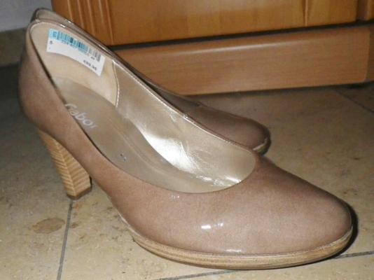 Neue geile Glanzleder Pumps meiner Nachbarin