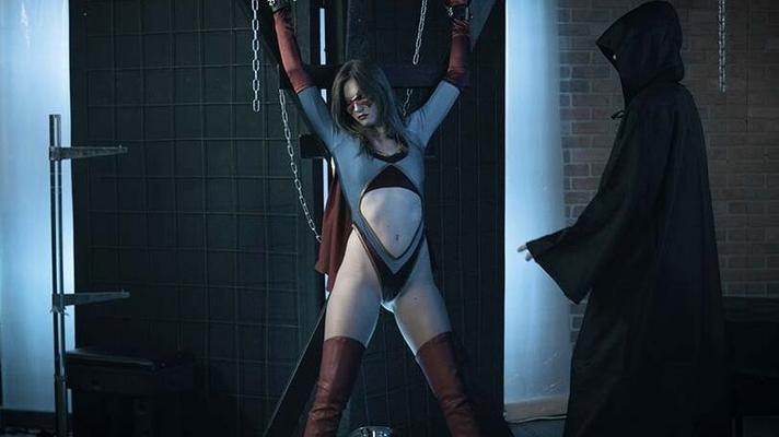 Superheroines in bondage