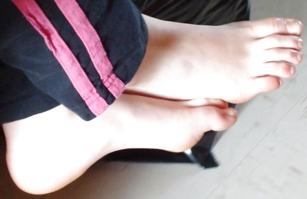 Pieds et orteils sexy pour adolescents