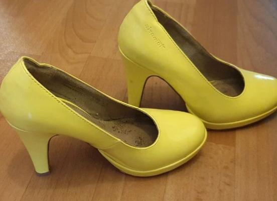 Neon gelbe Tamaris Pumps et moi