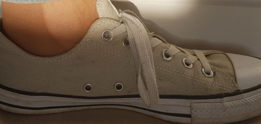 Ich in Converse und Nylon