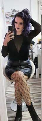 Nadine in Hose und Leggings