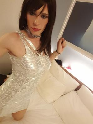 Crossdress-Naomi Moseling