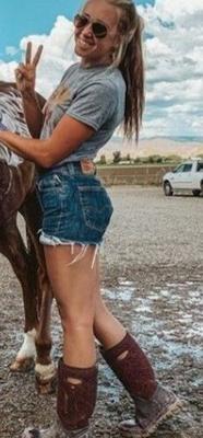 Cowgirls in Levi&#;s shorts and jeans