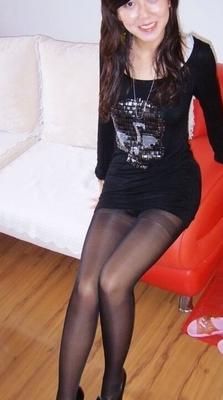 Light mature woman who loves to wear stockings