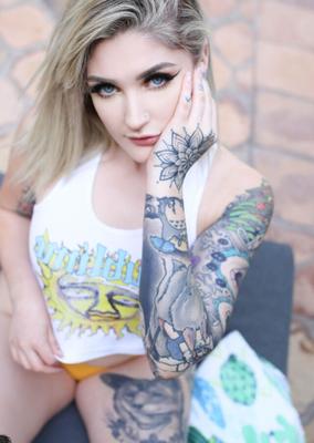 Suicide Girls – Akiramai – Was ich habe