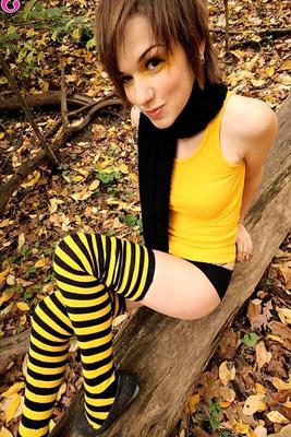 Suicide Girls - Tea - Tea As a Bee