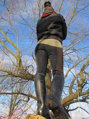 Mujeres con botas de caucho 71