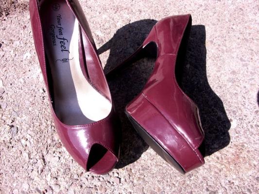 novos peep toes cor de vinho