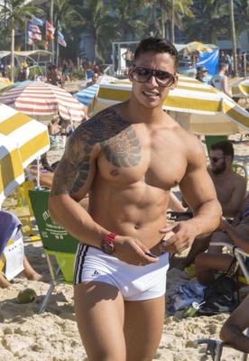 Hommes en speedos