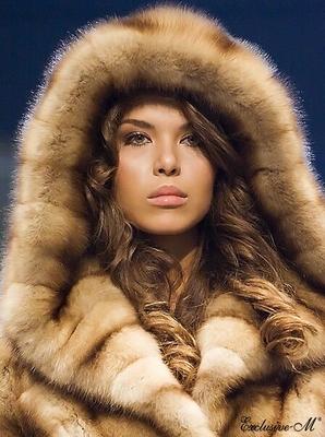 Girls and TV/TS in fur