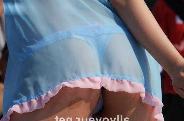 Los adolescentes japoneses cosplay downblouse