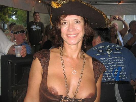 Amateur Pics of Mature sluts in See-through and Downblouse