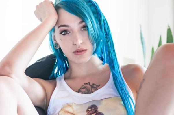 Suicide Girls - Brisen - Surfing the blue galaxy