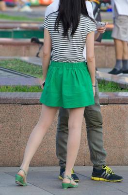 Chinese woman wearing flesh-colored stockings and green sandals