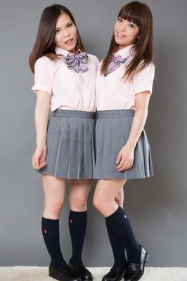 Ena Nishino & Momo Momoi - Footjob