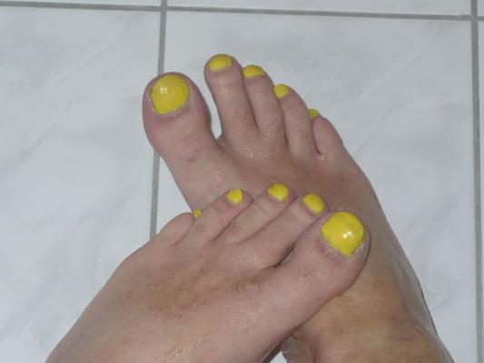 Amarillo en mis pies