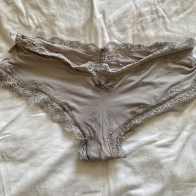 Mes copines sale trou du cul taché culotte