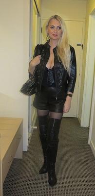 MILF en bottes otk