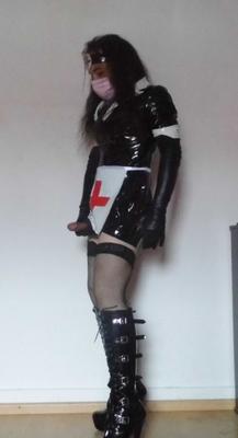 Crossdressing Latex-Krankenschwester