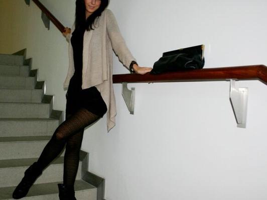 Paulina voulait poser sur notre escalier en bas nylon. 