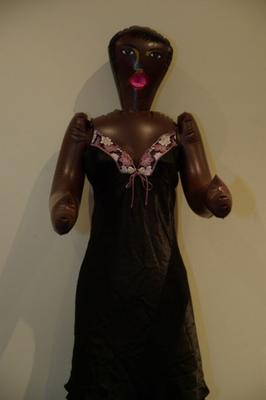 Muñeca sexual negra lencería negra