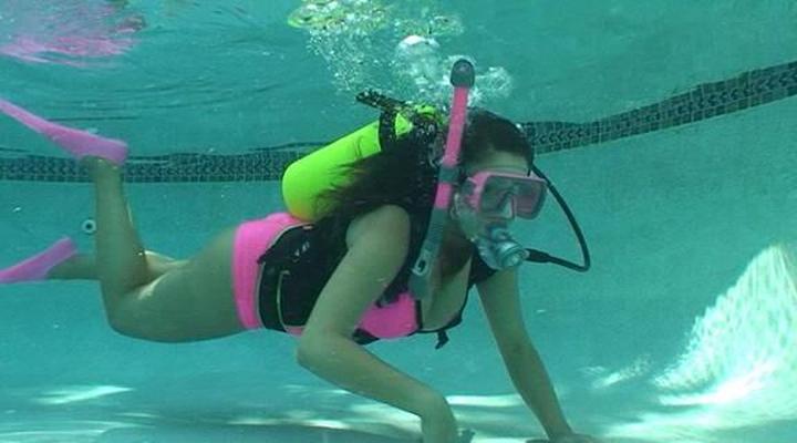 Scuba-Katie rosa choque peça única