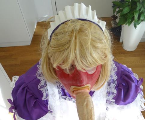 Sissy Maid in Knechtschaft und gedemütigt