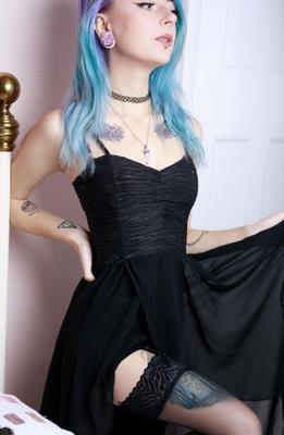 Suicide Girls - Lilymoonflower - Au lit avec Lily