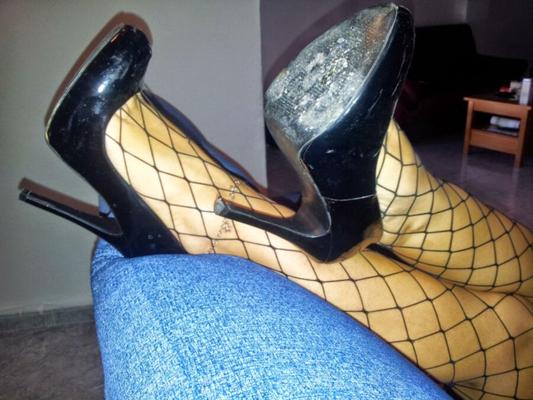 Mis pies con medias de red / My feet with pantyhose