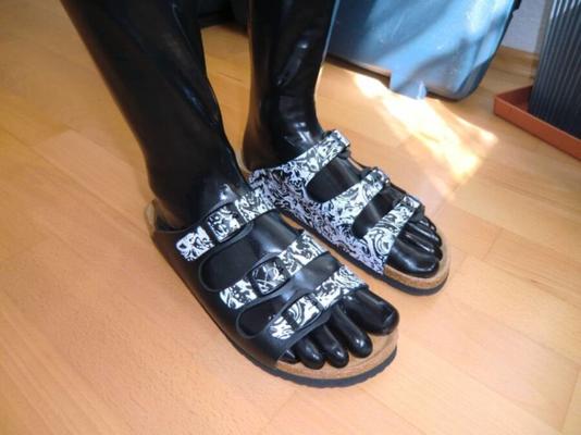 Meine neuen Zehensocken aus Latex