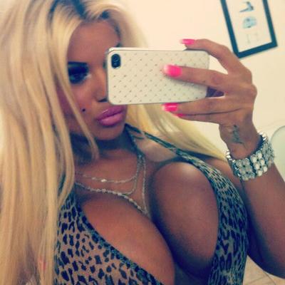 GROS SEINS ANGLAIS BIMBO CANDY