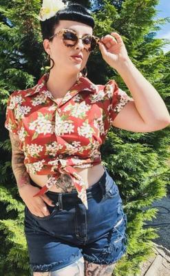 Rockabilly Pin Up Girls in Levi&#;s