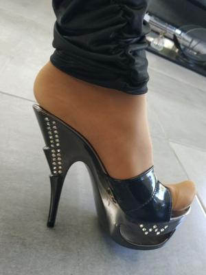 High Heels silber-schwarze Pantoletten