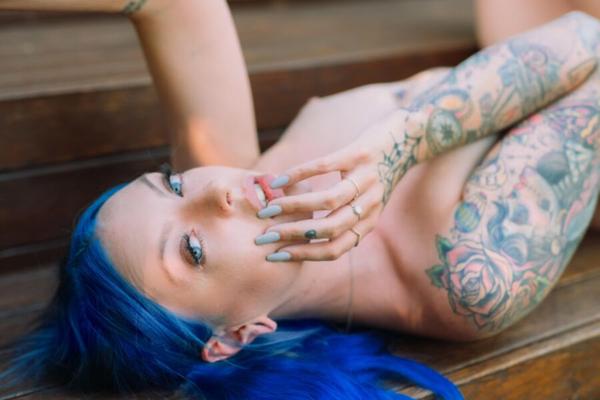 Suicide Girls - Aubrey - Plus que des mots