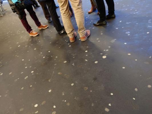 Une enseignante de la vieille école sur le chemin du retour