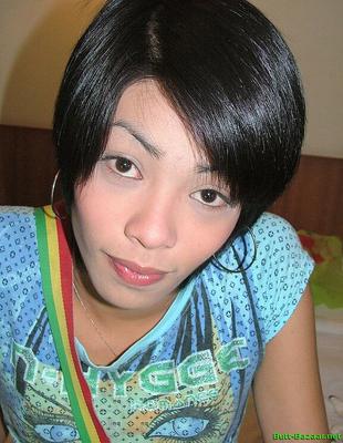 Ladyboy de pecho plano Shaza de LadyboyGuide también conocido como LadyboyCock