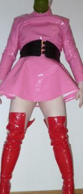 La robe rose en PVC