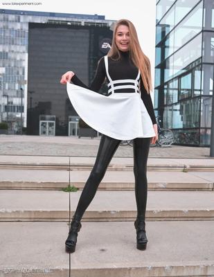 Catherine Reus Highstyle avec du latex brillant