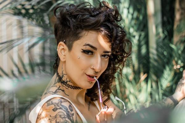 Suicide Girls – Satanaries – Hängemattenparadies