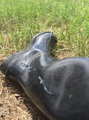 jouir sur des bottes en caoutchouc