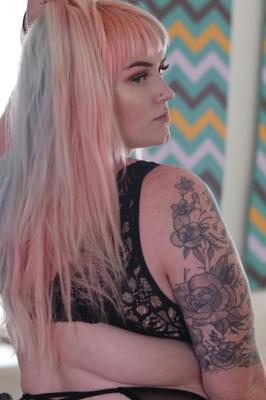 Suicide Girls – Gingerheartt – Lass das Spiel fallen