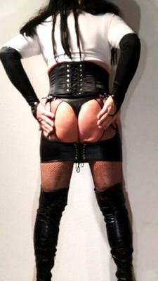 ballbusting travesti