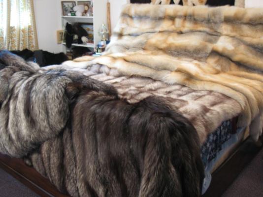 Fucking a shemale in such a fur bed is my dream