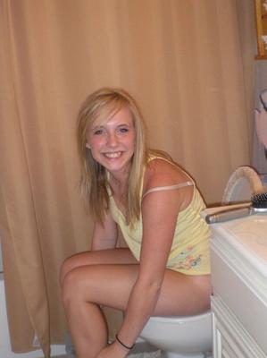 My Fetish of the Day: Teen Girls sitting on the Toilet