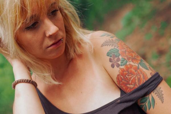 Suicide Girls - Shosanna Rayss - Dans les bois