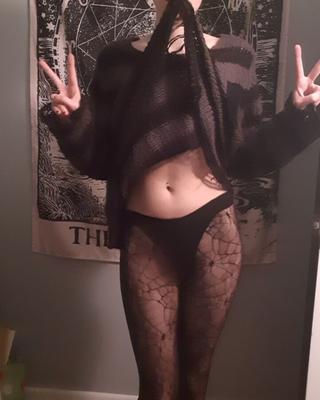 Petite Goth Amateur