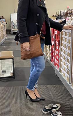 Mi esposa perfecta comprando tacones