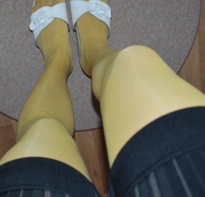 Todays yellow opaque tights with shorts