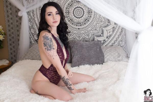 Suicide Girls – Nixy – Wenn du mich liebst, lass es mich wissen